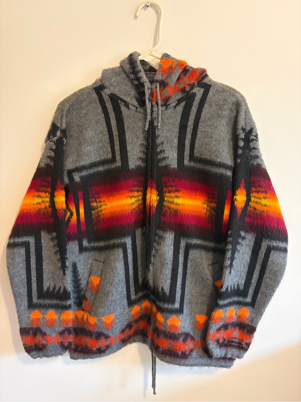 ARTESANIAS TUNTAQUIMBA- size M vintage Ecuadorian alpaca/wool blend hooded coat